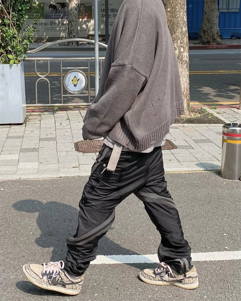 Undermycar 2023 New High Street Fashion Brand Worn Out Hole Large Loose Round Neck Sweater Brown Street King Limited