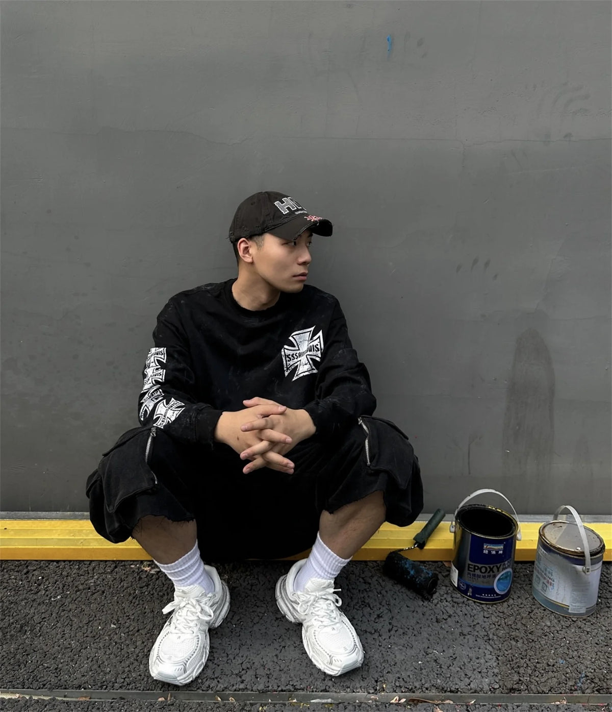 sssaint Louis Vintage Dirty Worn Distressed Cross Print High-Street Graffiti Long Sleeve T Shirt Pullover Summer Street King Limited
