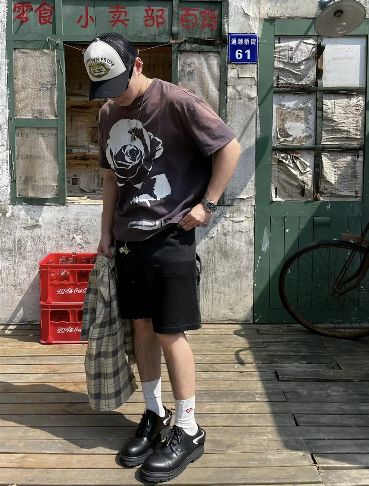 Vintage 90s Old School Style Sunfade Rose Cracking Washed Old Streetwear Printed T-shirt For Men Street King Limited