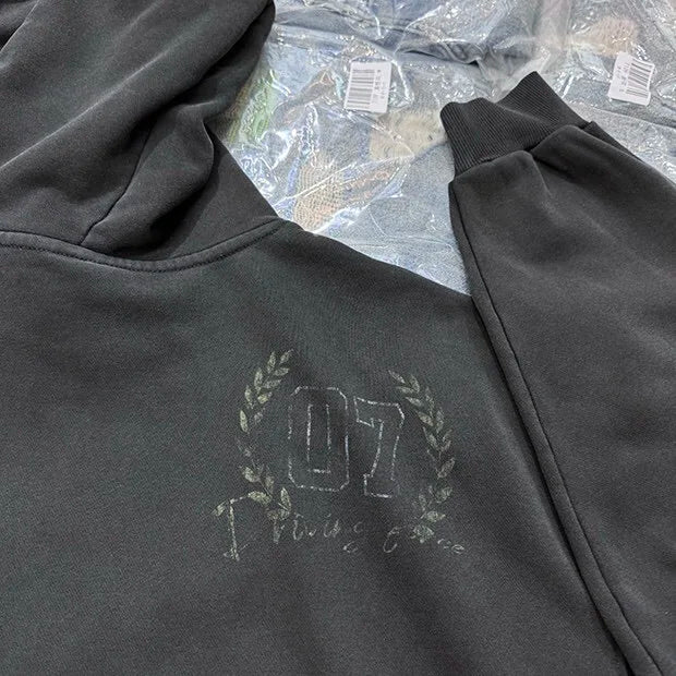 A woolen hoodie is loose Street King Limited