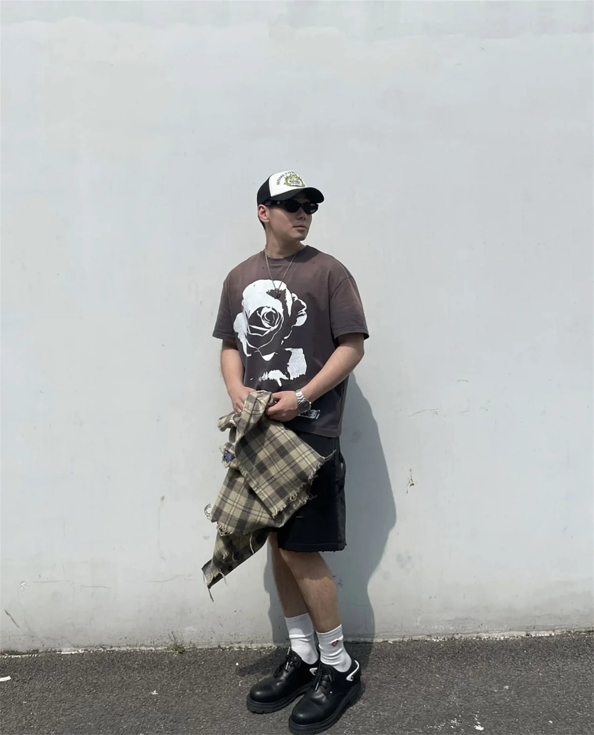 Vintage 90s Old School Style Sunfade Rose Cracking Washed Old Streetwear Printed T-shirt For Men Street King Limited