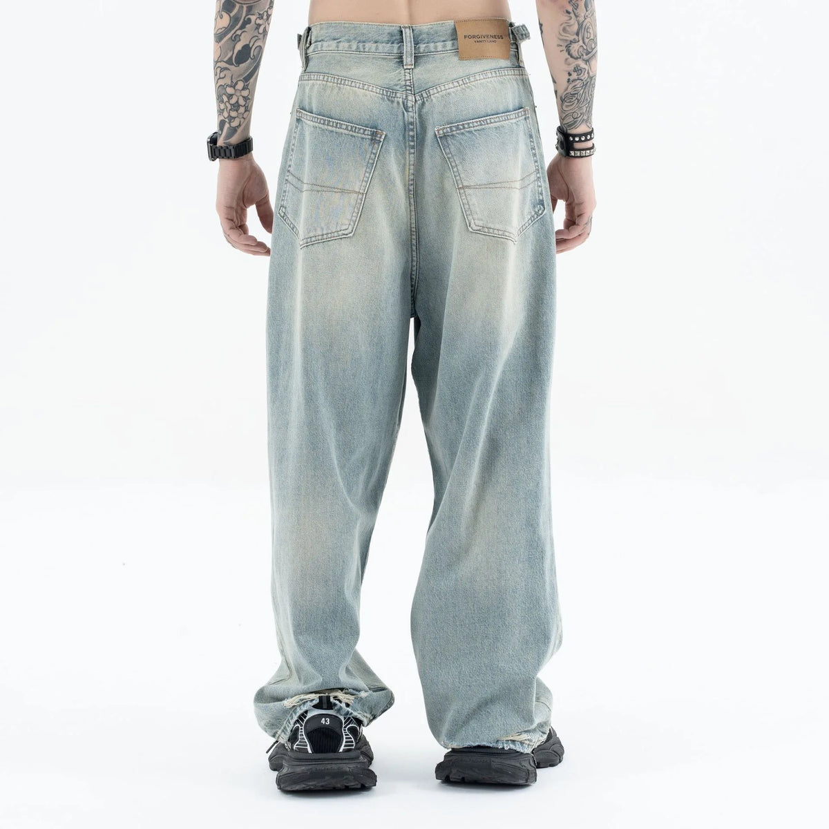 Straight Jeans with torn knees Street King Limited