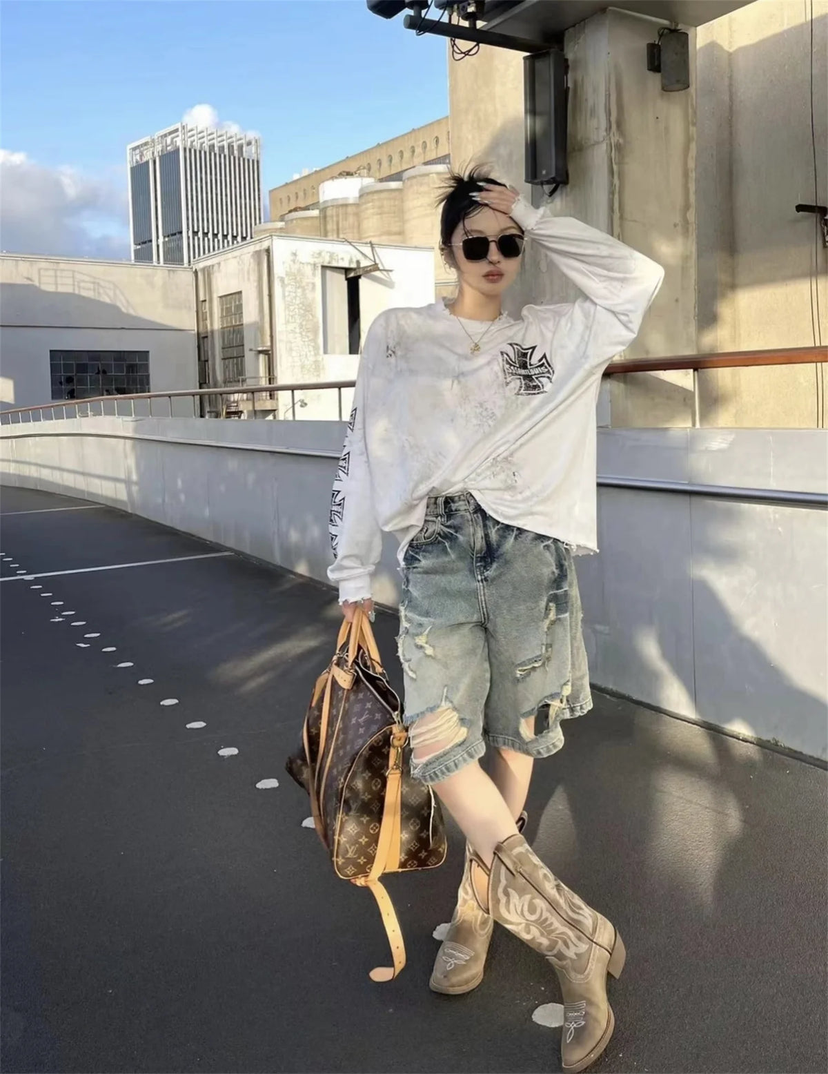 sssaint Louis Vintage Dirty Worn Distressed Cross Print High-Street Graffiti Long Sleeve T Shirt Pullover Summer Street King Limited