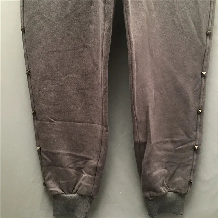 high new novelty luxury men 2022 classic full metal rivets pockets comfortable cotton parkour sweat casual pants sweatpants d50 unique joggers style 4234