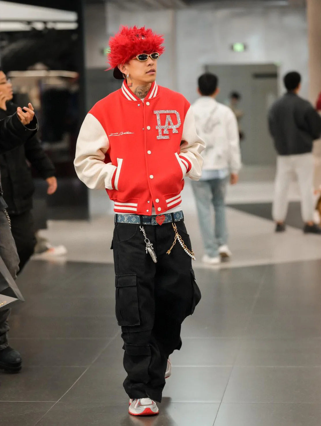 2024 hotselling high street pearl red hot stamping splicing checkered leather sleeves baseball jacket coat unique default style 155