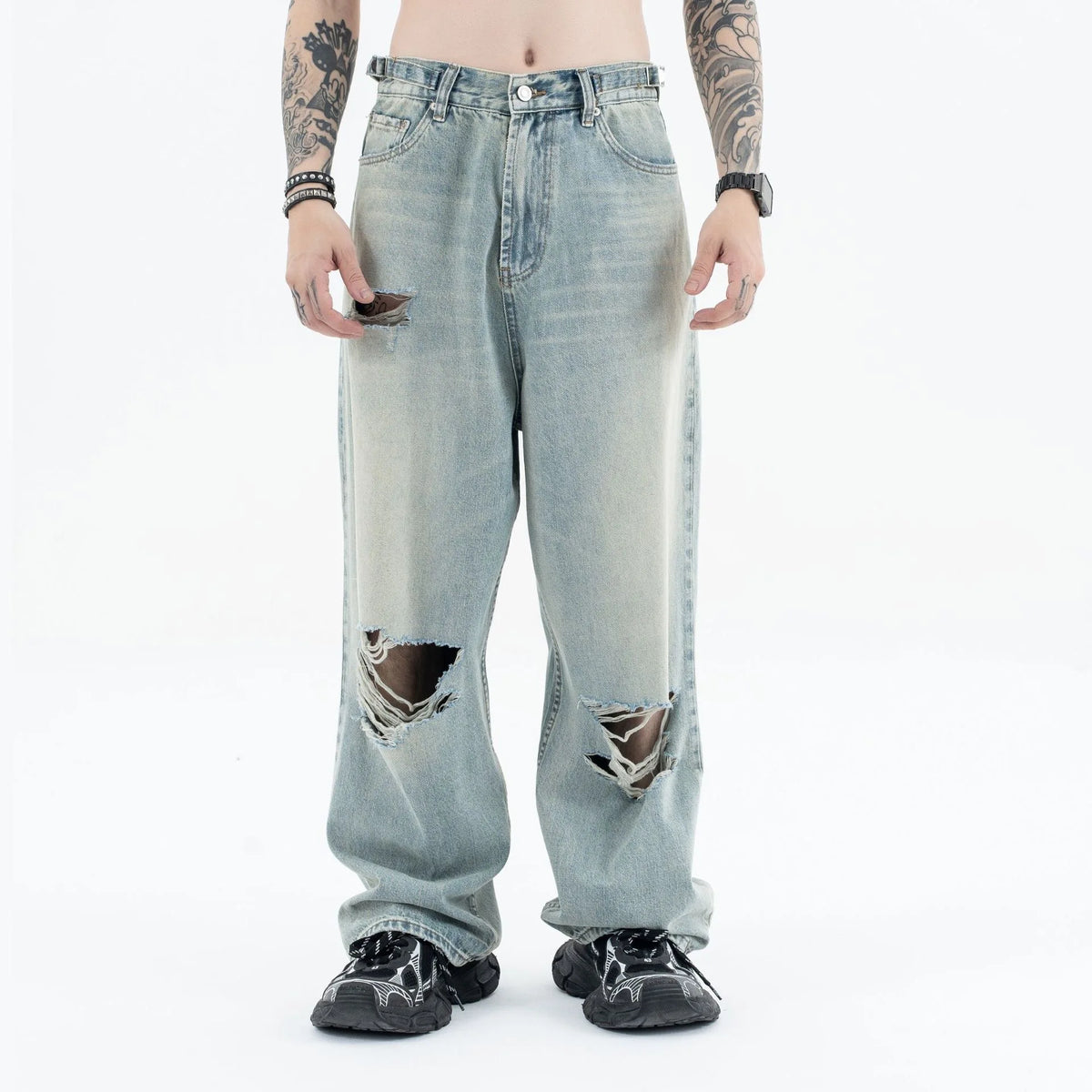 Straight Jeans with torn knees Street King Limited